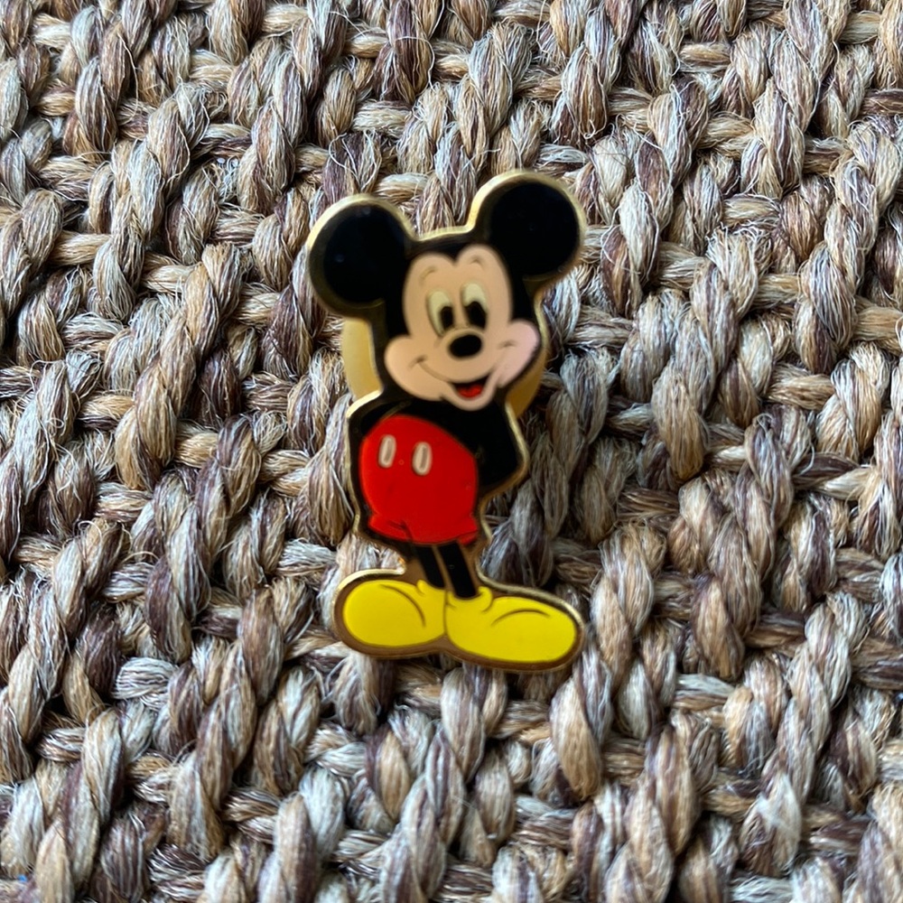 Vintage mickey mouse disney pin